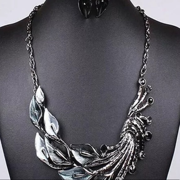 New Beautiful Statement Necklace & Earrings Set - Picture 8 of 8